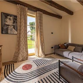  4 Bedroom Villa with Infinity Pool near Rovinj, Istria, Sleeps 8